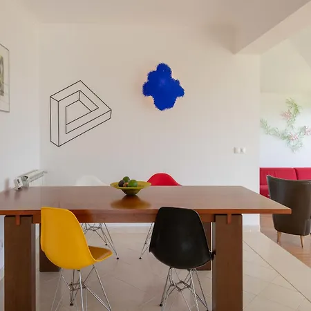 Oceanview Cliff Retreat *